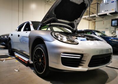 Porsche Panamera, autokere kiletamine, autokile, värvivahetus, 3M kile, disainkile, Kileprof
