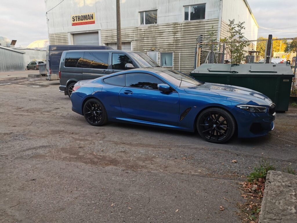 BMW 850